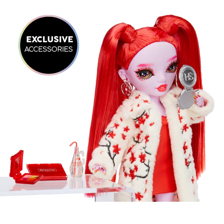 Rainbow High Shadow High Rosie Muñeca de Moda Roja con Pelo Extra Largo y Accesorios Creativos - Imagen 4