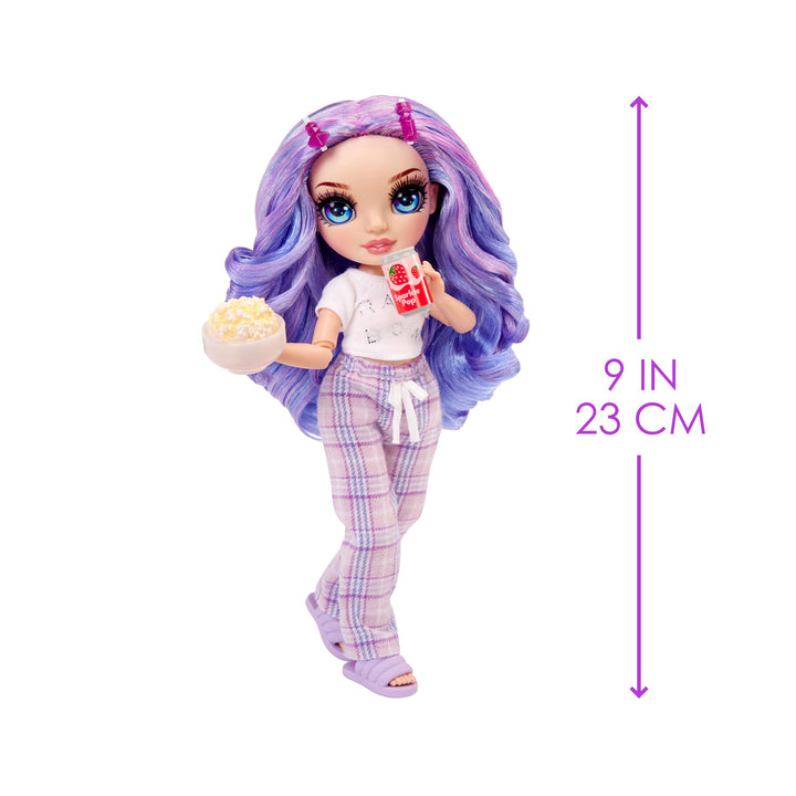 Muñeca Rainbow High Jr High PJ Party 9 Pulgadas Violet con Accesorios Fiesta de Pijamas - Imagen 3