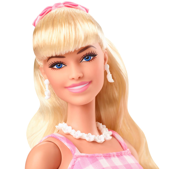 Muñeca Barbie The Movie Margot Robbie Vestido Guinga Rosa 30 cm Coleccionable - Imagen 3