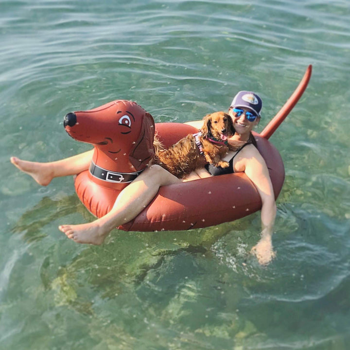 GoFloats Wiener Dog Party Tube Balsa Inflable Divertido Para Piscina Playa Lago - Imagen 2