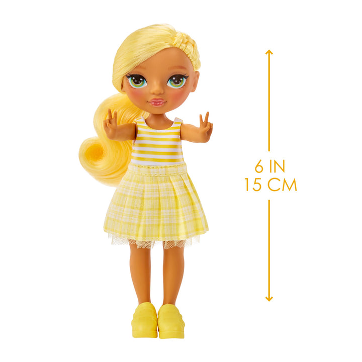 Muñeca Daisy Madison Amarilla 5.5 Pulgadas Con Bolso Y Oso Mágico Juguete Para Niñas 4 A 12 Años - Imagen 2