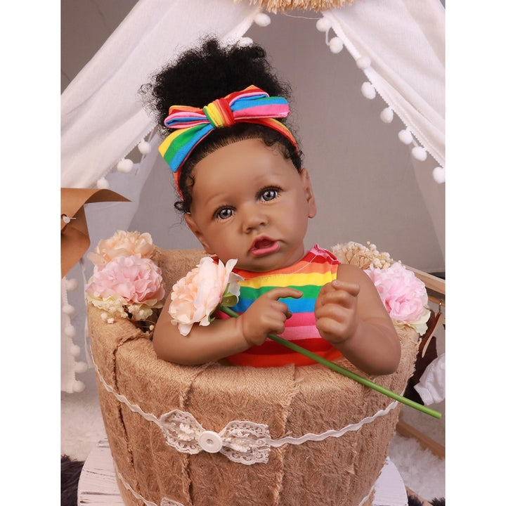 Muñeca Reborn Realista Afroamericana De 22 Pulgadas Con Cuerpo Suave Hoomai - Imagen 5