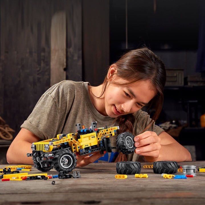 Set De Construcción Lego Technic Jeep Wrangler 42122 665 Piezas - Imagen 3