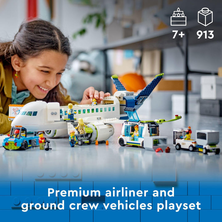 LEGO City Avión De Pasajeros 60367 913 Piezas Con Minifiguras y Vehículos Diversión Educativa - Imagen 3