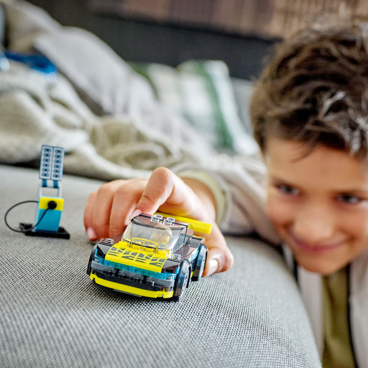 oche Deportivo Eléctrico LEGO City 60383 Con Conductor Y Punto De Carga - Imagen 6