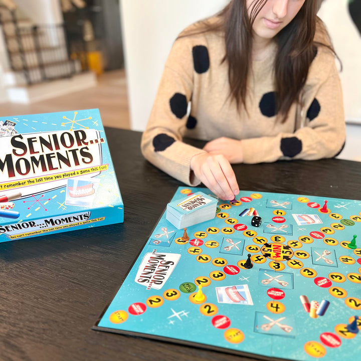 Juego de Mesa Senior Moments Para 2-8 Jugadores Perfecto Para Regalo de Cumpleaños 40-60 Años - Imagen 2